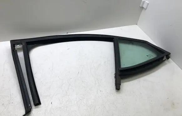 Opel Astra K Rear vent window glass 565498024