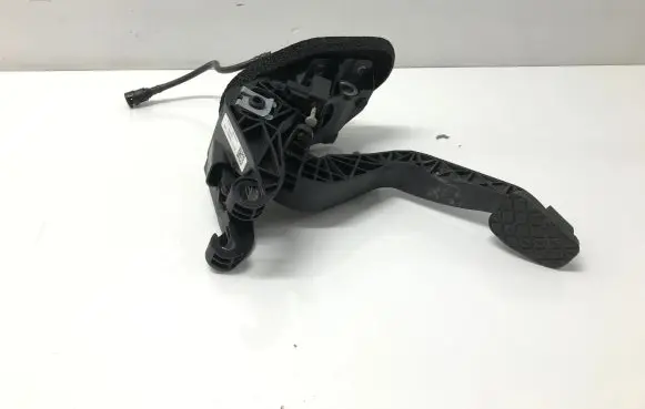 Ford Fiesta Clutch pedal AY117B633AE 7B633