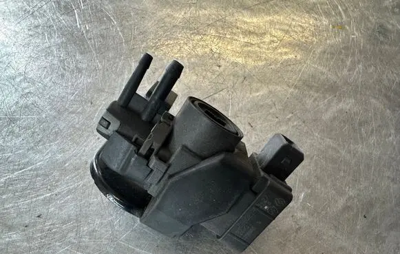 Renault Scenic III - Grand scenic III Vacuum valve 149568021R