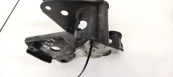 Nissan Primera Engine mounting bracket