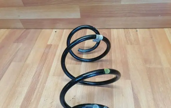 Opel Insignia B Front coil spring 84377768 YR00066180
