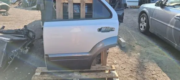KIA Sorento Rear door