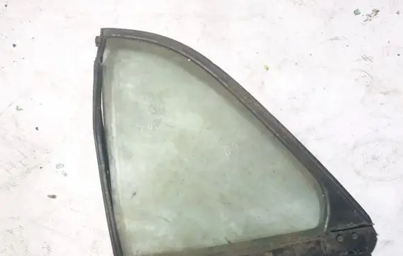 Rear vent window glass