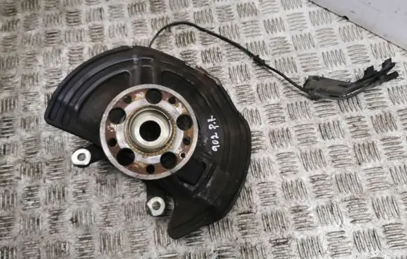 Infiniti Q30 Front wheel hub