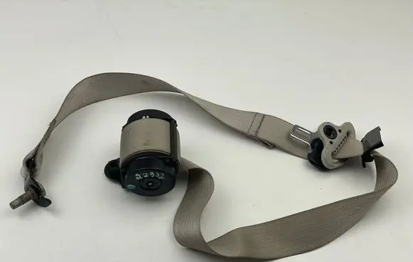 Rear seatbelt