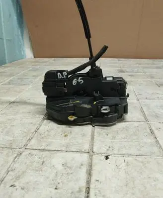 Opel Insignia A Front door lock