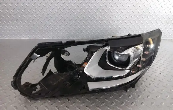Volkswagen Tiguan Headlight/headlamp 5N1941751