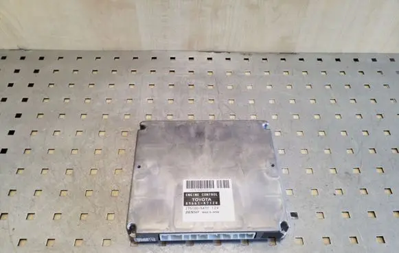 Toyota Prius (XW20) Engine control unit/module 8966147120 2751005471