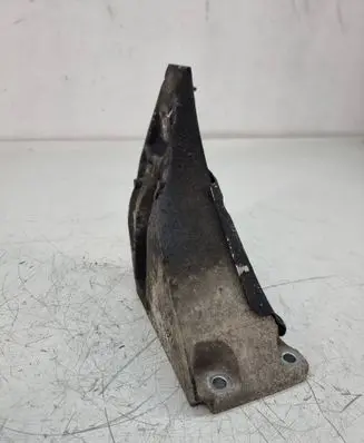 Engine mounting bracket