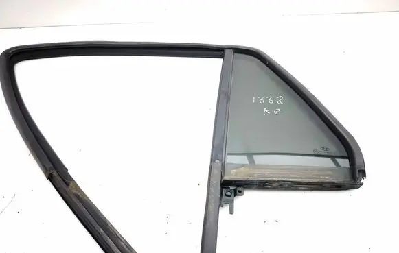 Hyundai Santa Fe Rear vent window glass 