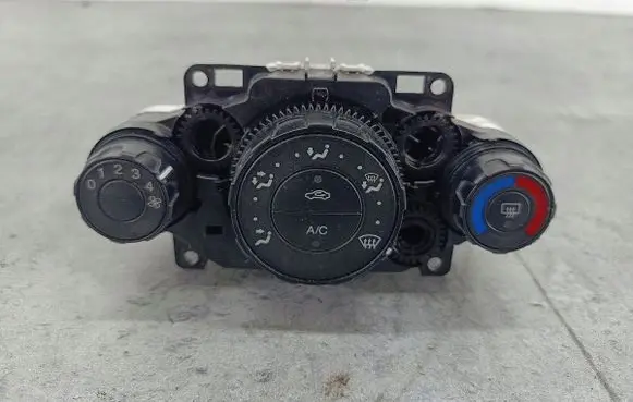 Ford Fiesta Climate control/heater control trim 8A6119980CE