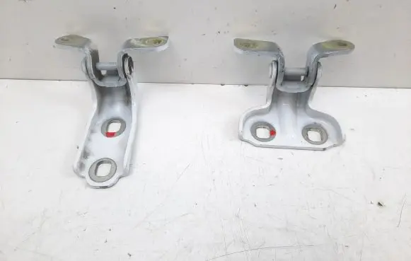 Rear door hinge set