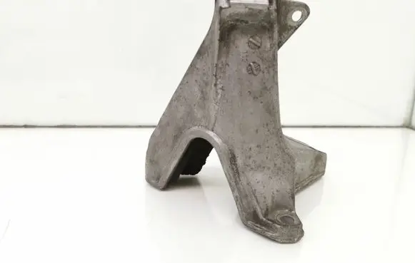 Audi A4 S4 B7 8E 8H Engine mounting bracket 8E0199308D