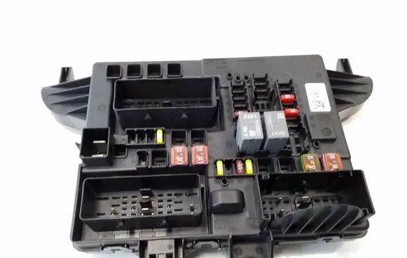 Opel Insignia A Fuse module 13485563