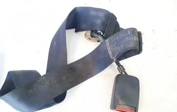 Volkswagen Golf IV Middle seatbelt (rear) 000646841