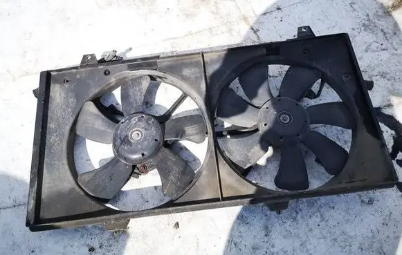 Mazda 6 Radiator cooling fan shroud