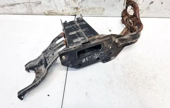 Mercedes-Benz C W203 Front bumper mounting bracket