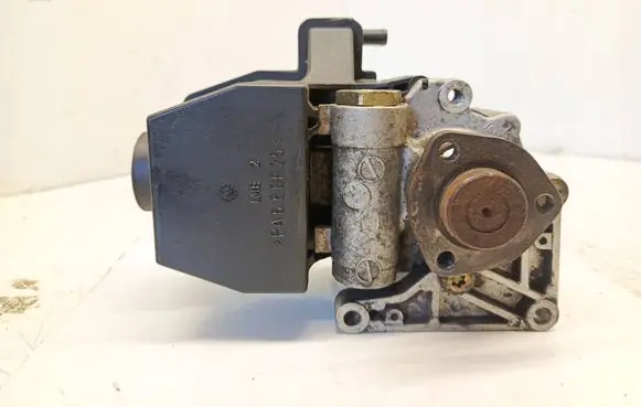 Mercedes-Benz S W220 Power steering pump 2106491