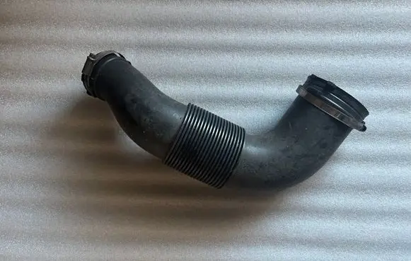 Audi Q7 4L Air intake hose/pipe 4L0129628E