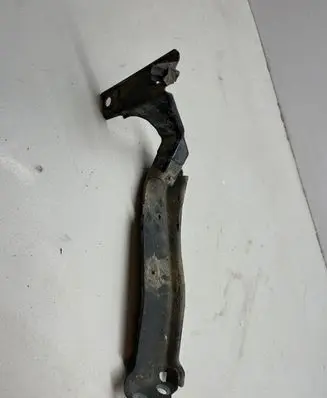 Audi A4 S4 B8 8K Fender mounting bracket 8K0825136A