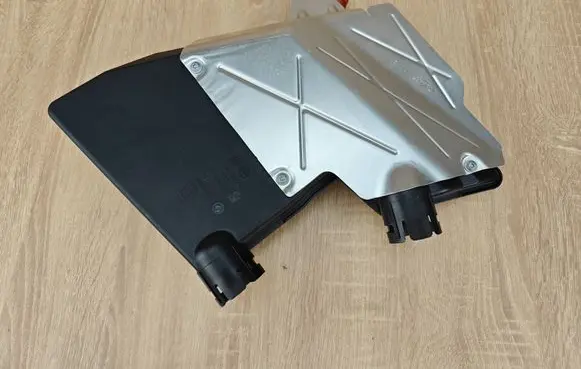 BMW 5 G30 G31 G38 Air intake duct part 8607950