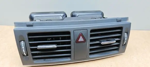 Mercedes-Benz C W204 Dash center air vent grill A2048307354