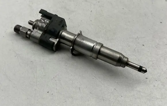 BMW 5 E60 E61 Fuel injector 7589048 10181010