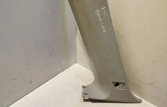 Ford Focus (D)pillar trim (top) 4M51N31010