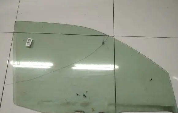 Nissan X-Trail T30 Front door window glass four-door as2