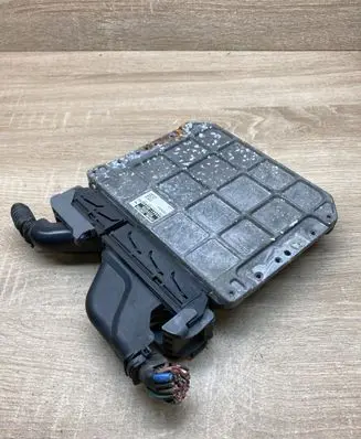 Toyota Avensis T270 Engine control unit/module ECU 8966105E40 MB2753003951
