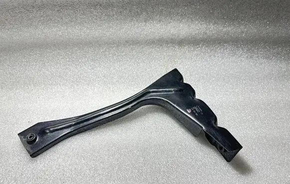 Front splash guards bracket
