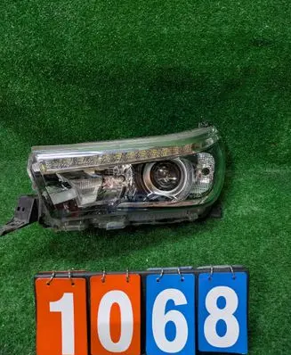 Toyota Hilux VIII Headlight/headlamp 