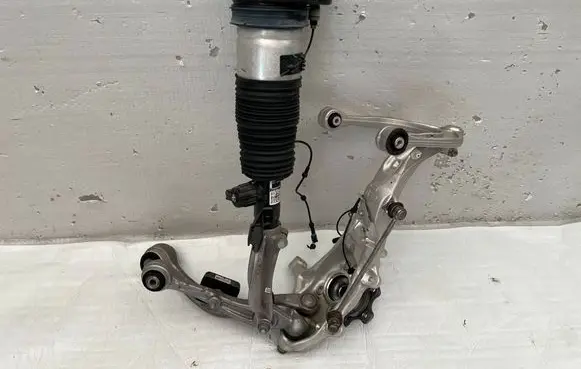 BMW X5 G05 Front air suspension shock absorber 6892426 6876656