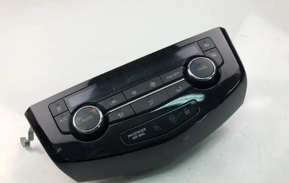 Nissan Qashqai Climate control unit 275004EA1A
