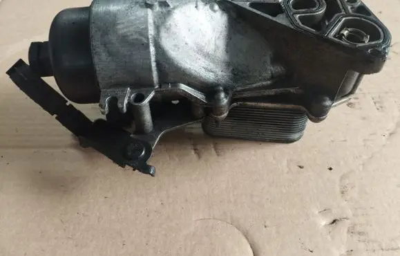 Oil filter mounting bracket