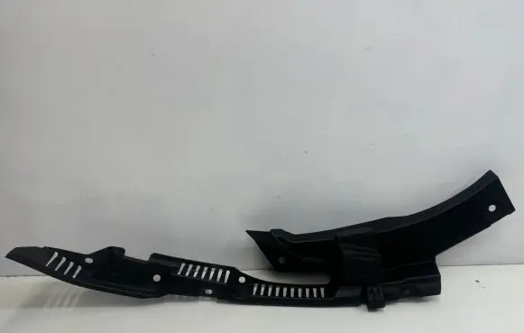Volvo XC60 Fender mounting bracket 32216110