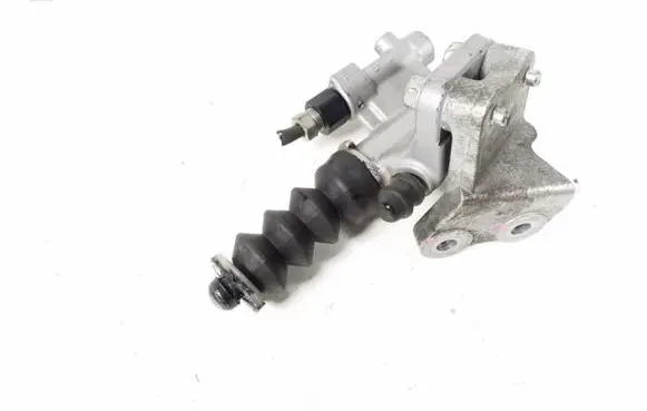 Honda CR-V Clutch slave cylinder 