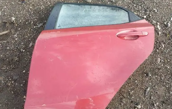 Mazda 2 Rear door raudonos