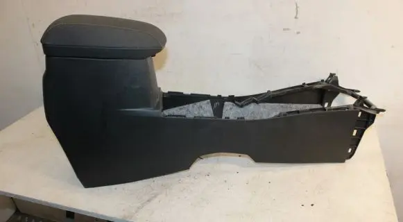 Toyota Auris E180 Armrest 5891002160
