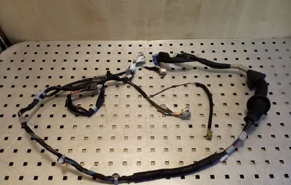 Toyota Avensis T270 Front door wiring loom 8215105680