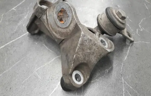 Audi A8 S8 D3 4E Gearbox mounting bracket 4B0399114AH