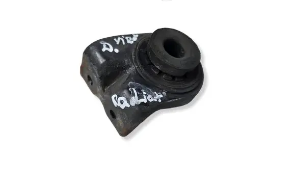 KIA Sorento Radiator mount bracket 