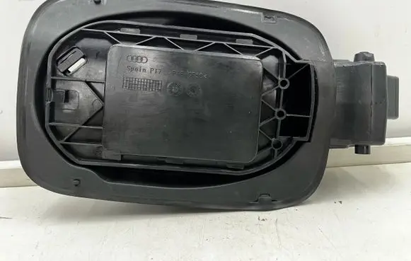 Audi Q3 8U Fuel tank cap 8U0809906E