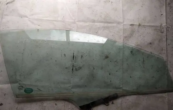 Honda Civic Front door window glass four-door as2