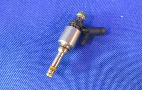 Volkswagen Polo VI Fuel injector 06L906036J 06L906403