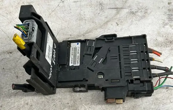 Peugeot 3008 I Fuse module 97993N02 9666527580 429252