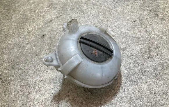 Skoda Octavia Mk3 (5E) Coolant expansion tank/reservoir 5Q0121407M
