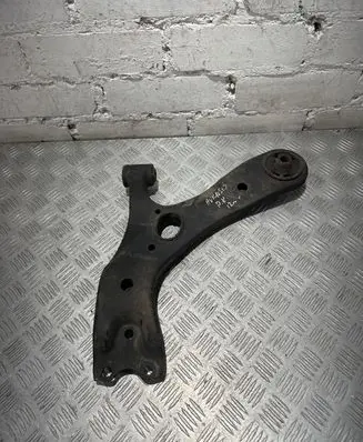 Toyota Avensis T270 Front lower control arm/wishbone