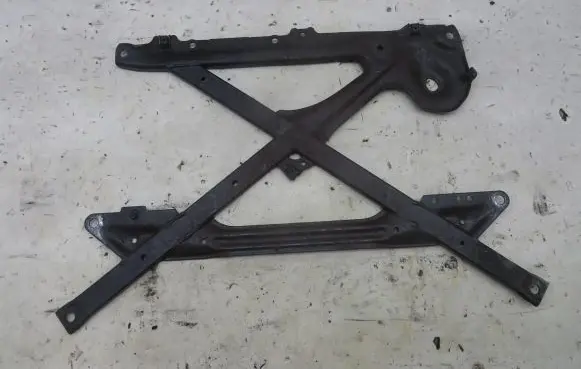 Audi A4 S4 B8 8K Engine mount bracket