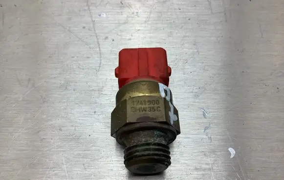 BMW 7 E38 Coolant temperature sensor 1741900